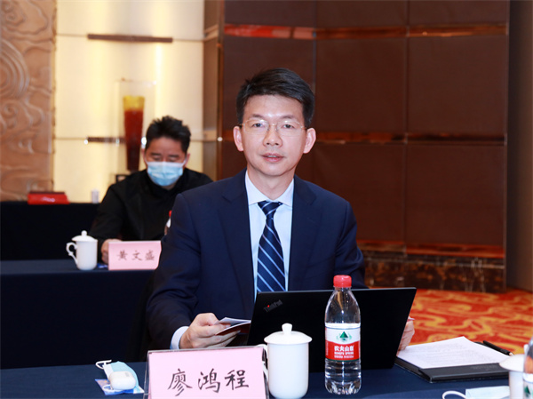 2L8A2384.jpg 2L8A2384.jpg