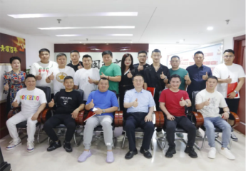 网络知名博主走进座谈交流