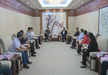 广西壮族自治区来宾市委书记农生文会见总商会副会长翁新忠百寿康公司考察组一行 探索养老产业合作 实现互利共赢发展